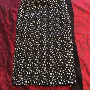 Dickies black and white star skirt, size 3. Zipper , slit form fitting, like new